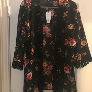 Black floral kimono Large/New Item